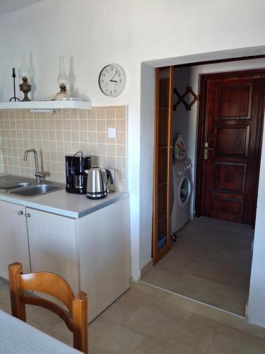 Dapur atau dapur kecil di The house on the hill