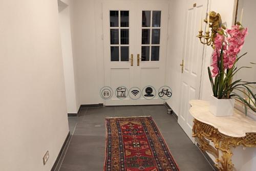 a hallway with a door and a rug on the floor at Schloss Hotel Colmdorf in Bayreuth