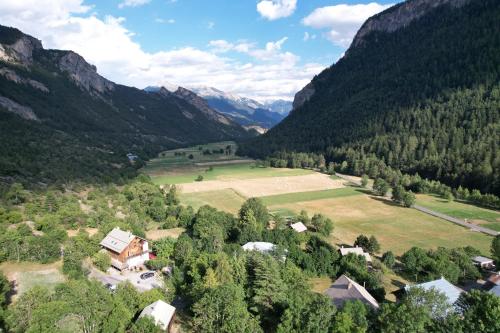 an aerial view of a village in the mountains at Hôtel Restaurant Gîtes Les 5 Saisons in Freissinieres