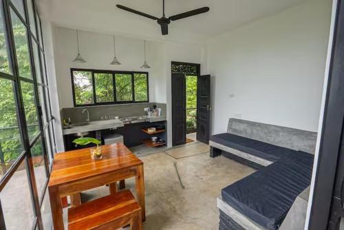Ruang duduk di REZ SPACE Apartment 03