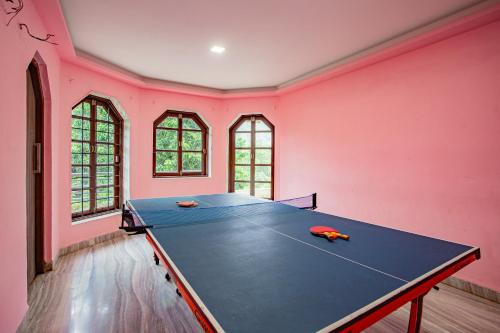 Attrezzature per ping pong presso Hilltop suites by 29 bungalow o nelle vicinanze