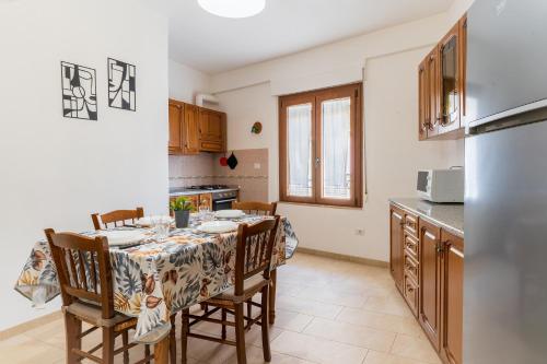 a kitchen and dining room with a table and chairs at Da Zia Vittoria - Affitti Brevi Italia in Ulassai