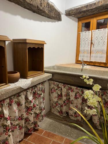 a kitchen with a counter and a window at Rooms Poli Luce - Room Zvane in Gračišće