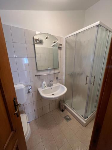 a bathroom with a sink and a shower at Rooms Poli Luce - Room Zvane in Gračišće