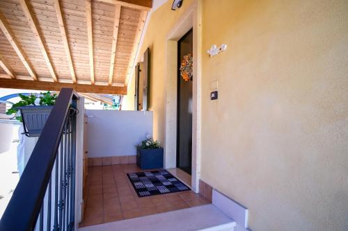 a hallway of a house with a door and a staircase at Casa vacanza Simona in Salionze