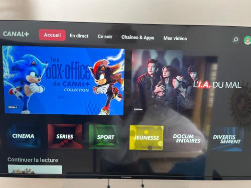 a television screen with several games on it at Rouzic - Studio Appart Hôtel in Lannion