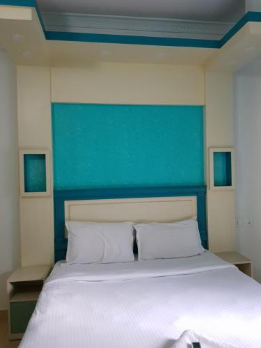 Cama o camas de una habitación en SHALOM RESIDENCY