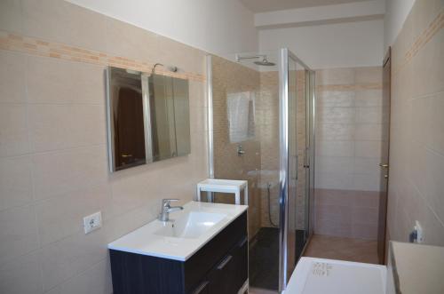 a bathroom with a sink and a shower at Top Floor Apartment 5 minutes walk to lake in Malgrate