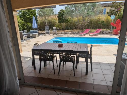 Piscine de l'établissement Peaceful 4 stars eco-friendly villa with private pool and parking ou située à proximité