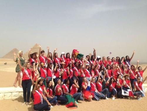 a group of people in red shirts posing for a picture at Egypt Pyramids Hotel in Cairo