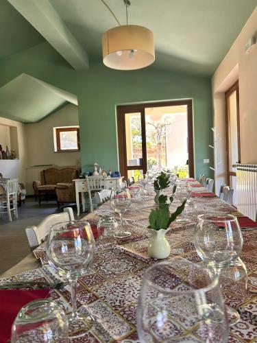 a long table with wine glasses in a room at Agriturismo Nonno Ninuccio in Gioi