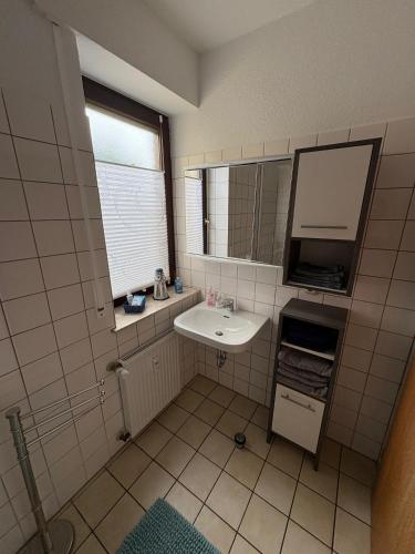 a bathroom with a sink and a mirror at Ferienwohnung im Lipperland in Bad Salzuflen