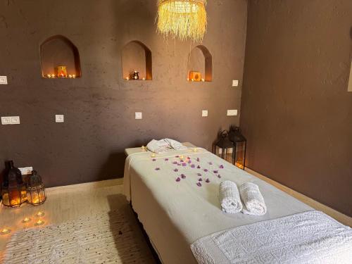Postel nebo postele na pokoji v ubytování Riad Eucalyptus, Ethnic Hotel