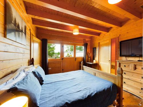 Ένα ή περισσότερα κρεβάτια σε δωμάτιο στο Alpine Lodge