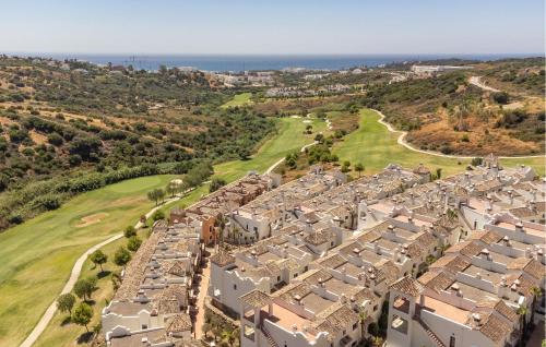 Lovely Apartment In Estepona With Wifi