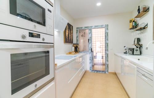 Lovely Apartment In Estepona With Wifi