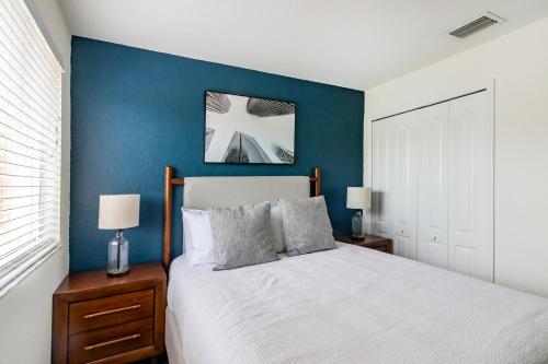 Landing at Seascape Pointe - Homesteadにあるベッド