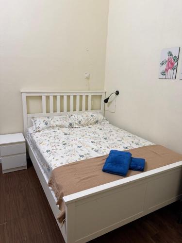 Ένα ή περισσότερα κρεβάτια σε δωμάτιο στο La Zaira Homestay Telong Kandis - Free WiFi
