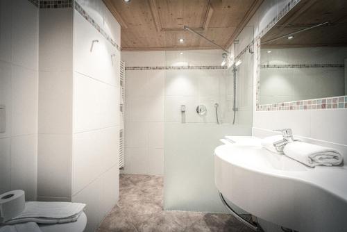 Salle de bains dans l'établissement HAUSEREI Design & Kräuterhotel