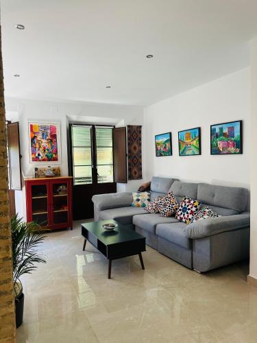 Spacious 3-bedroom family apartment in the historic center, Albaicín