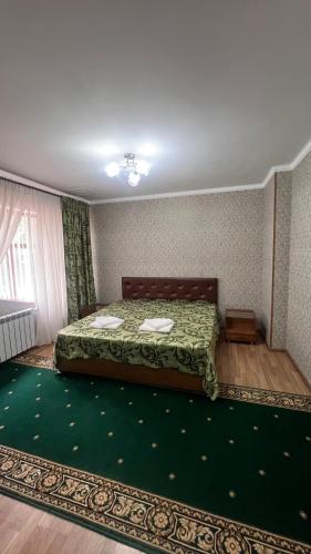 Hotel Dumbravaにあるベッド