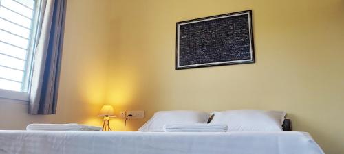 Postel nebo postele na pokoji v ubytování Surya Villa Guesthouse