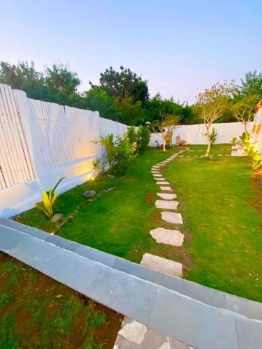 Κήπος έξω από το Radiance Ocean View Private Villas Lembongan