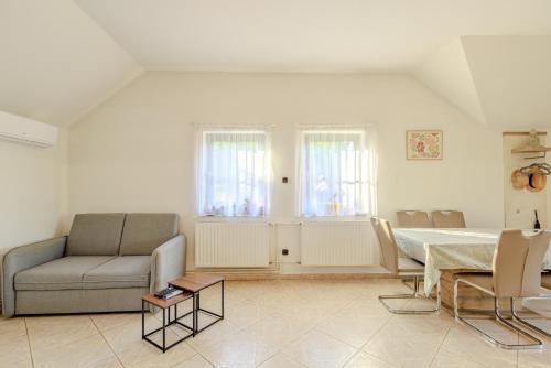 Posezení v ubytování Liget Guest House