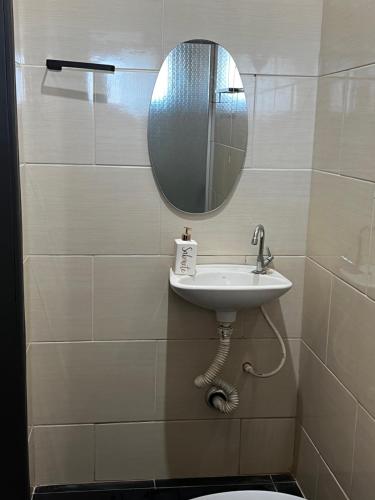 a bathroom with a sink and a mirror at Apto - Brasilândia do Sul - PR in Assis Chateaubriand