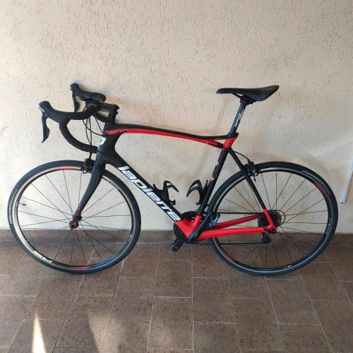 a bike is parked against a wall at Casa Ida in Scaltenigo