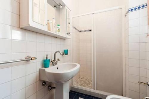 Koupelna v ubytování Gelso Moro Fashionable Stay in the Old Garden