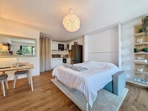 Ένα ή περισσότερα κρεβάτια σε δωμάτιο στο Stella, Studio Beige et Plage