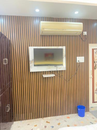 a room with a wall with a radiator and a wall at THE PRINCE Hotel in Kharagpur