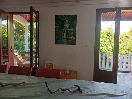 Μπαλκόνι ή βεράντα στο Lit simple en chambre partagée au Domaine de Baradoz
