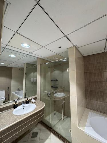 Koupelna v ubytování Luxury 2 Bedroom with Sea Views