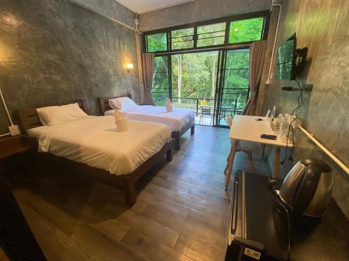 Postel nebo postele na pokoji v ubytování Morning ธารทอง เชียงใหม่