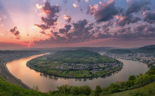 an aerial view of a river at sunset at Wohnung bis 6 Personen Boppard Wein, Kultur, Entspannung in Boppard
