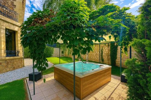 Piscina di La Maison de Maître, Piscine & Spa o nelle vicinanze