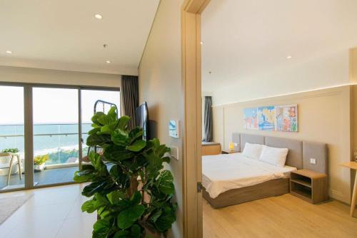 a bedroom with a bed and a large window at Sóng Homestay-The Sóng Apartment Vũng Tàu Nghỉ Dưỡng Biển Cao Cấp 5 Sao- The Song Vung Tau Condotel 5 Star Beach View Apartment in Vung Tau