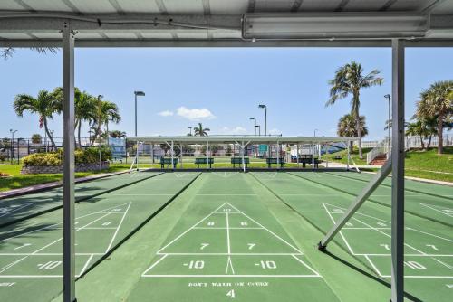 Tenis dan/atau kemudahan skuasy di Nettles Island 0005 atau berdekatan