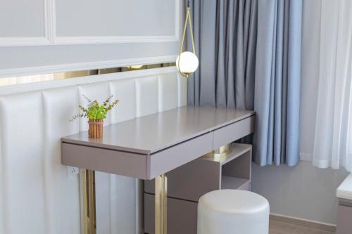 a dressing table in a bathroom with a stool at Sóng Homestay-The Sóng Apartment Vũng Tàu Nghỉ Dưỡng Biển Cao Cấp 5 Sao- The Song Vung Tau Condotel 5 Star Beach View Apartment in Vung Tau