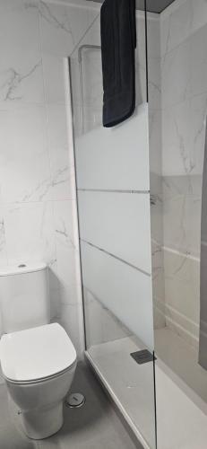 Bilik mandi di Hostel Pearl