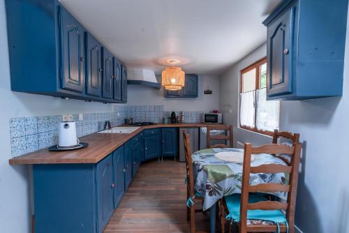 Kuchyň nebo kuchyňský kout v ubytování Au Bois d'Epenin - Gite et Spa