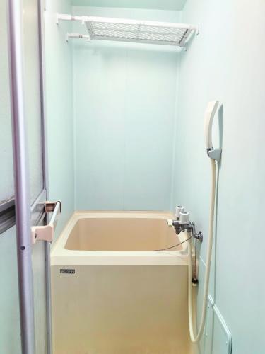 a bath tub in a bathroom with a shower at Momo House Near Komagome easy to shinjuku, Ueno, Tokyo in Tokyo