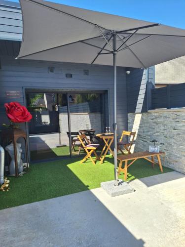 Galería fotográfica de love room mes petits secrets miniac morvan avec jacuzzi privatif en Miniac-Morvan