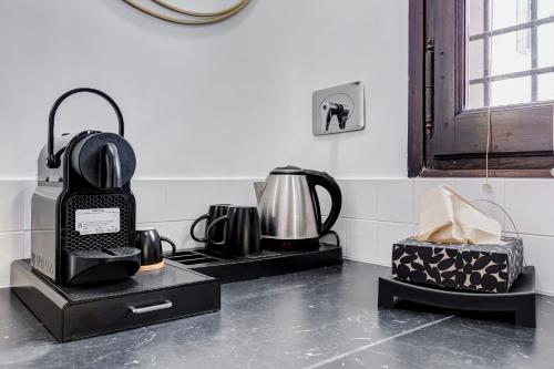 Trastevere Piazza Trilussa Royal Orchid apartment