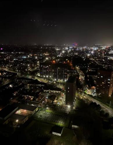 Modern 2 Bed Penthouse with Stunning views in Manchester City Center photo 7