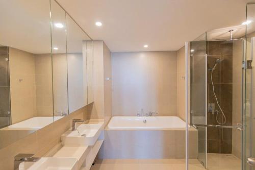 a bathroom with two sinks and a shower at Erica's House - Oceanview The Sóng Apartment Vũng Tàu Nghỉ Dưỡng Biển Cao Cấp 5 Sao - The Song Vung Tau Condotel 5 Star Beach View Apartment in Vung Tau