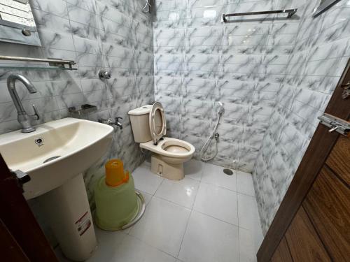 a bathroom with a sink and a toilet and a shower at Hotel Seven View in Bāiljuri