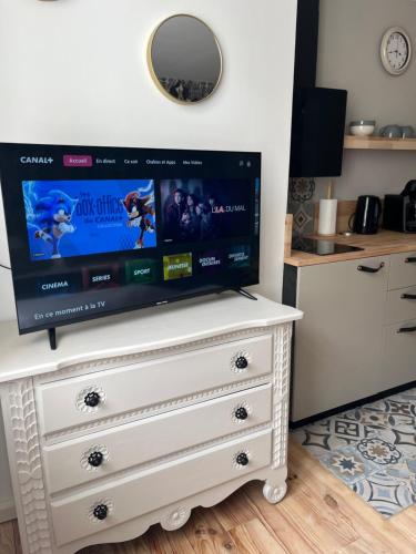 a tv sitting on top of a dresser at Renote - Concept Appart Hôtel in Lannion